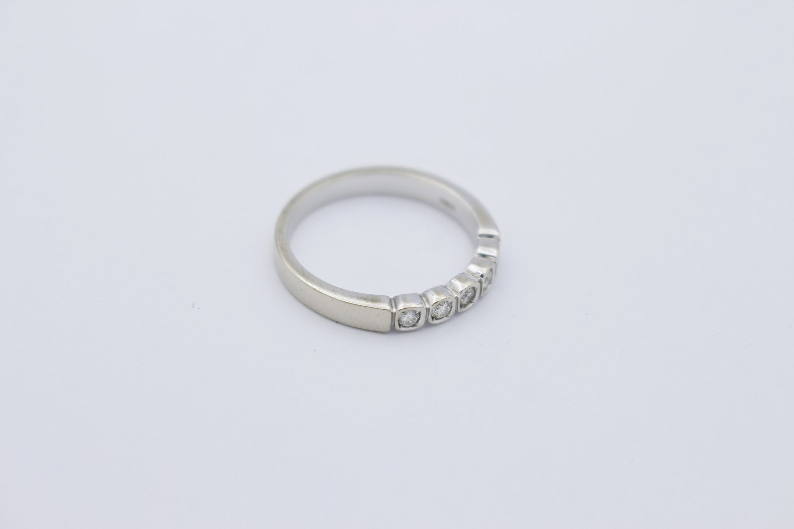 CHRIST Diamantring 585 Weißgold 14 Karat Halb Memoire Ring 5 Diamanten | Gr. 55