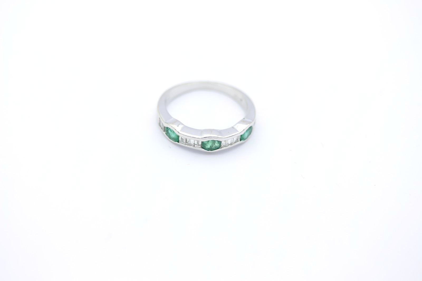 Vintage 18K 750 Weißgold Ring mit Smaragd & Baguette Diamanten (0.24 ct)