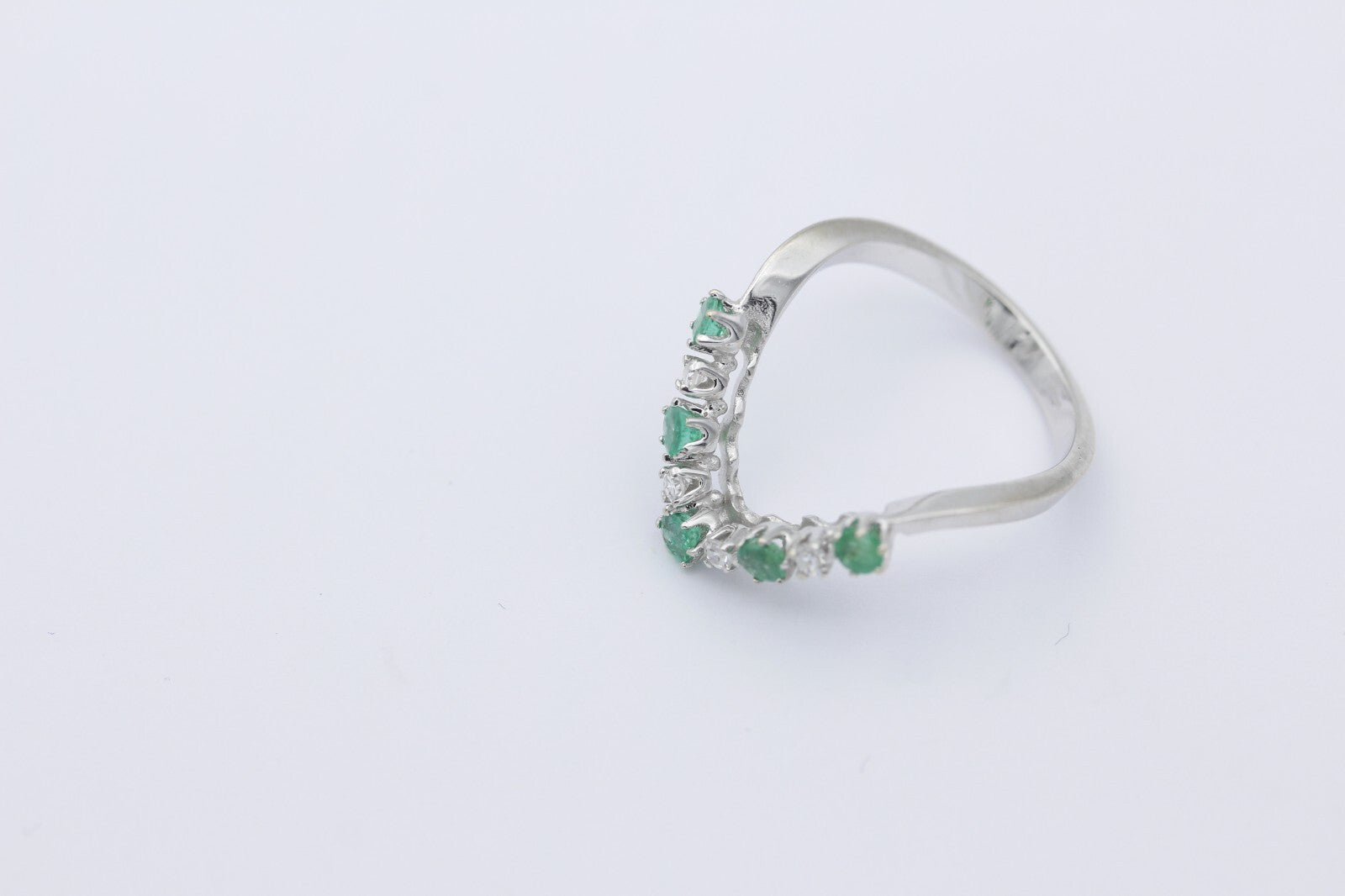 Traumhafter Damen Ring aus 750er Weißgold mit Smaragden & Diamanten | Gr. 50
