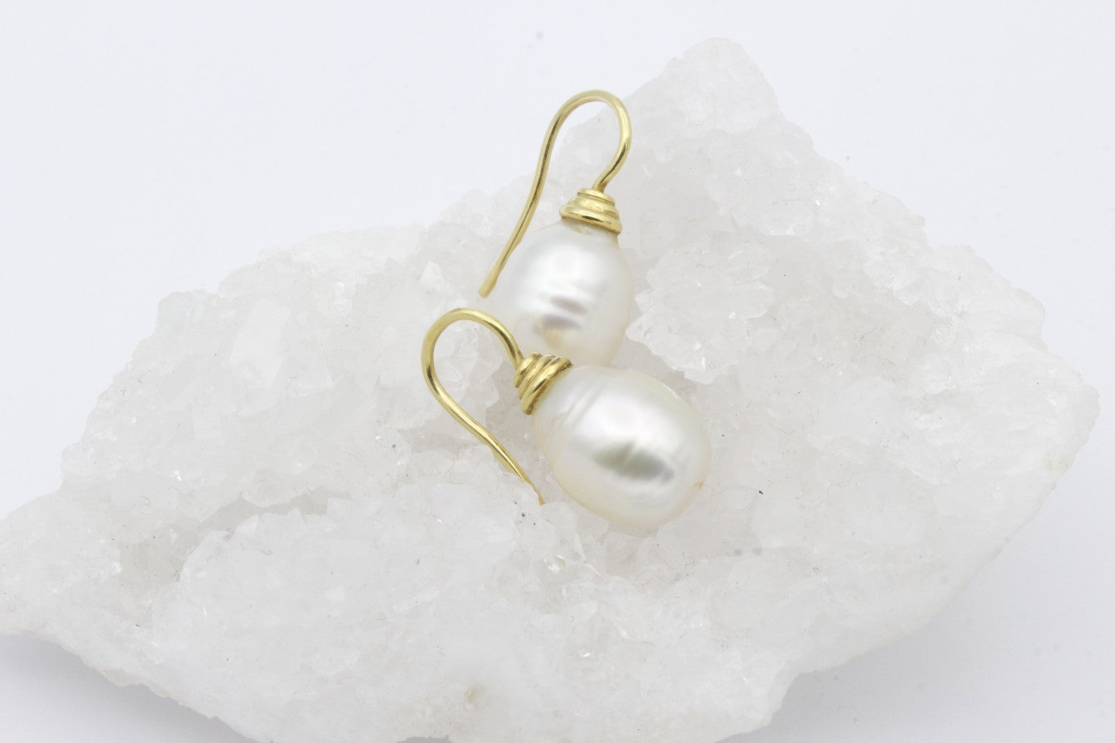 750 Gelbgold Ohrhänger mit Süßwasserzuchtperlen Tropfenform 18K Perlenohrringe