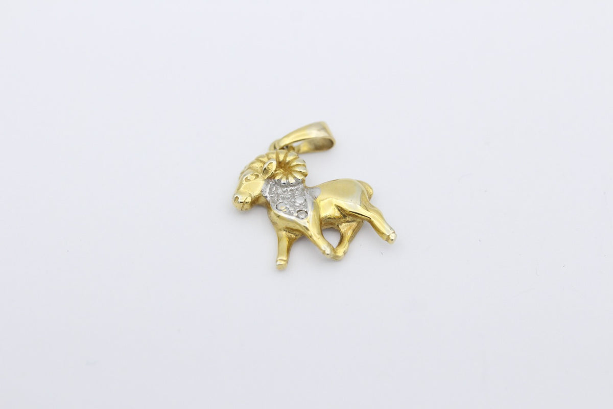 Gold Anhänger Steinbock aus 375 / 9k Gelbgold mit ein kleinen Diamant
