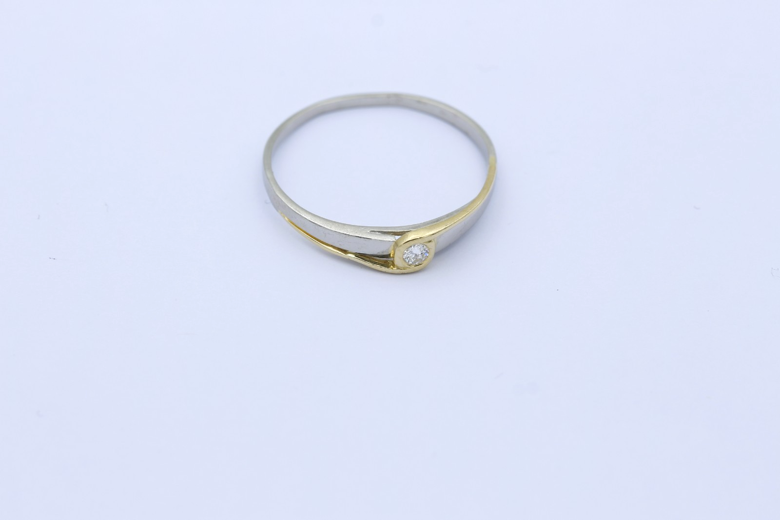 Zarter 950 Platin Ring mit ein Brillant – Bicolor Gelbgold Diamant ca. 0,10 ct.