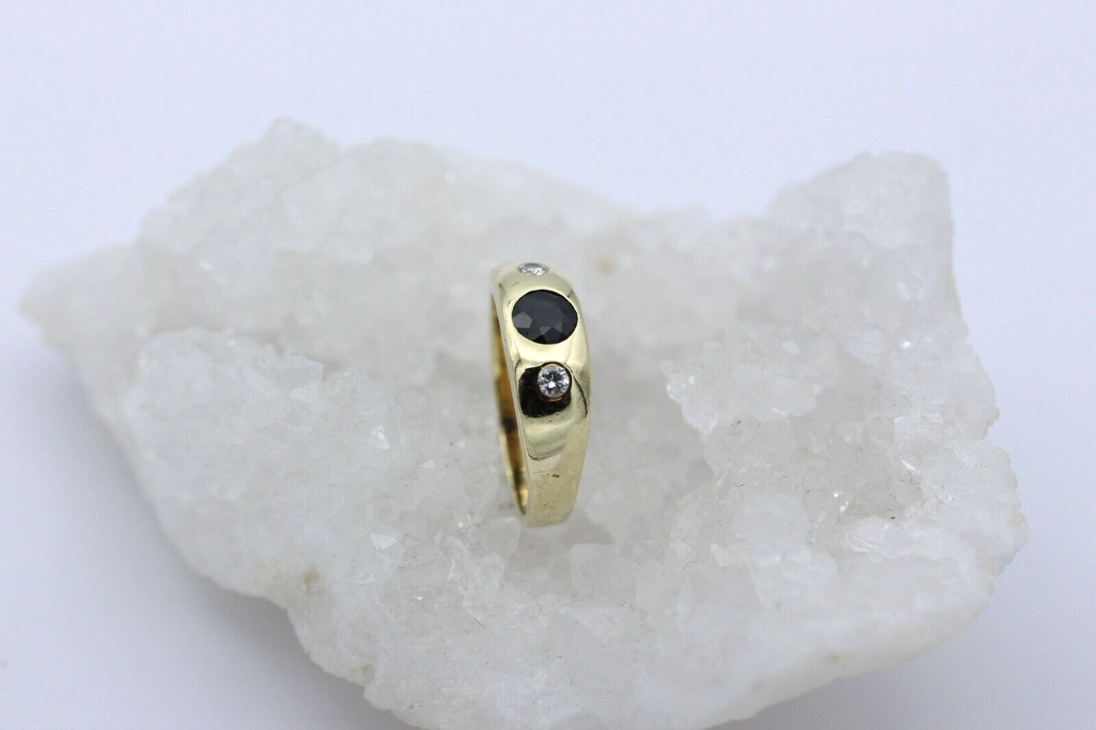 Schöner Gold Ring aus 585 / 14K Gelbgold mit ein Saphir & Diamanten | Gr. 53