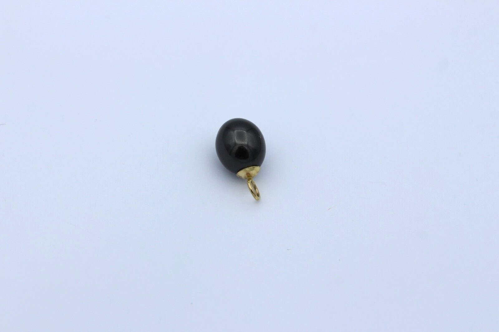 Schöner Anhänger aus 333 / 8k Gelbgold mit eine schwarze Perle