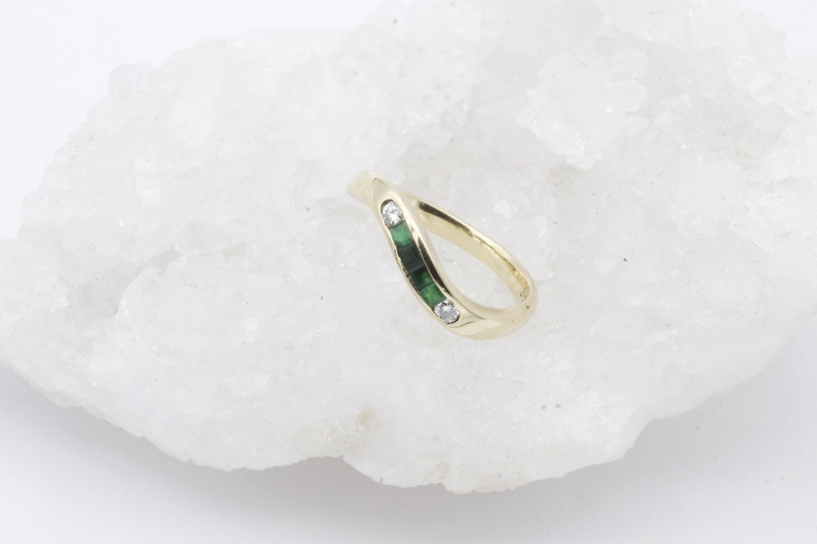 585 / 14 Karat Gelbgold Damen Ring Smaragd & Brillanten moderner Design | Gr. 50