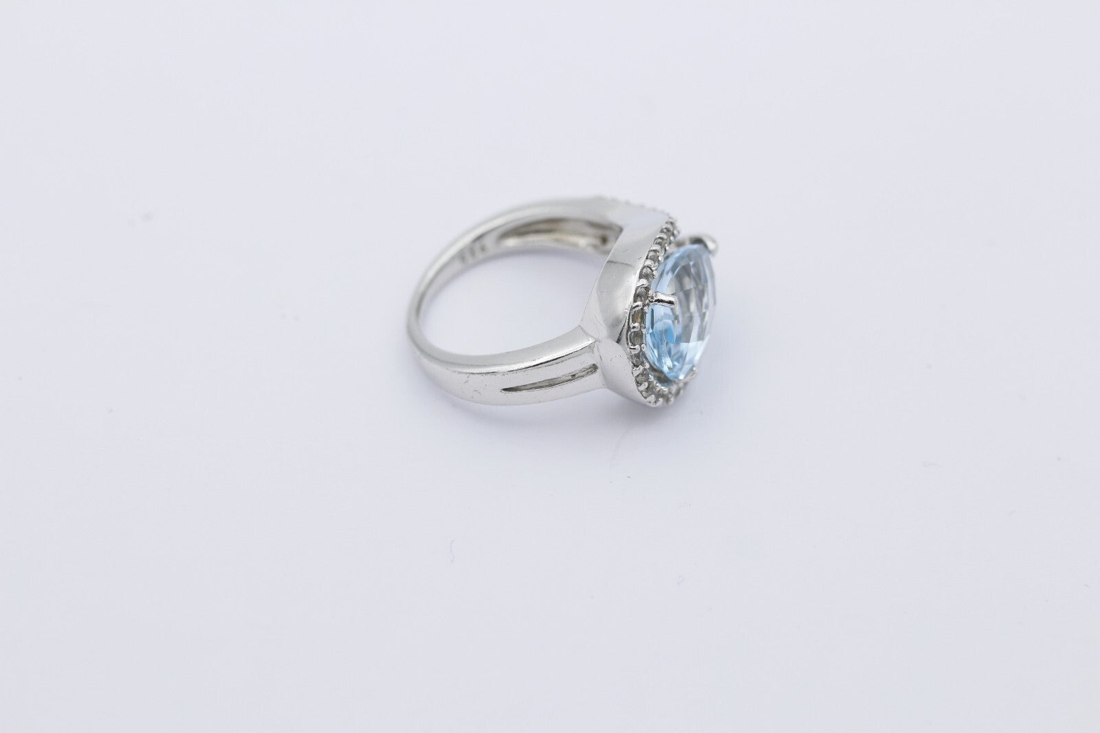 Wunderschöner Juwelen Ring aus 925 Sterlingsilber mit ein Aquamarin & Zirkonia