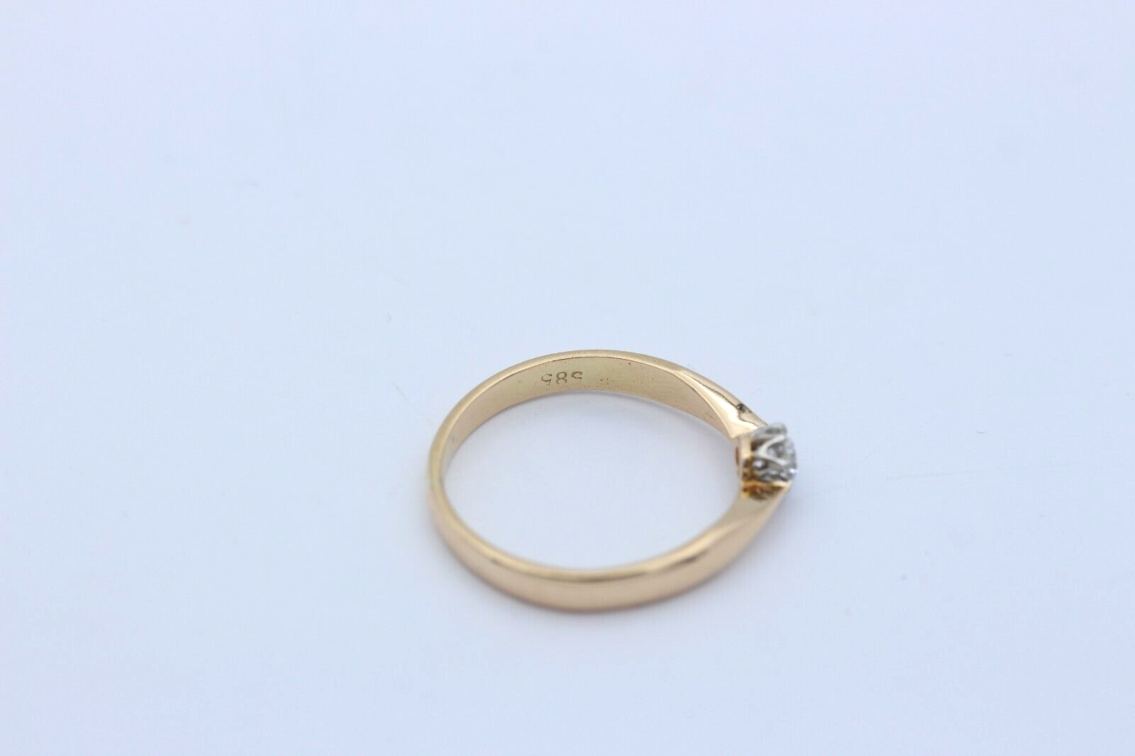 Schöner Solitär Damen Ring aus 585 / 14k Gelbgold mit ein Brillant ca. 0,17 ct.