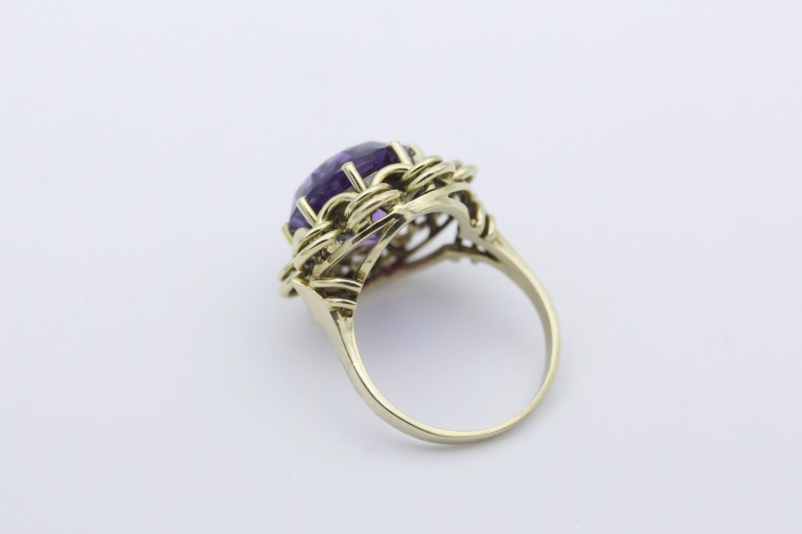 Schöner Amethyst Ring aus 585 / 14 Karat Gelbgold | Gr. 56
