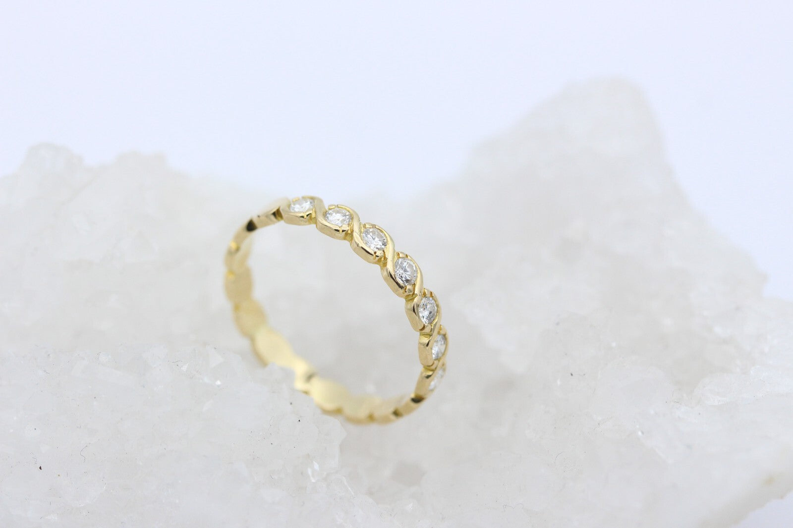 Wunderschöner Damen Ring Halb Memory aus 750 / 18K Gelbgold mit Brillanten