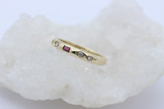 Zarter Damen Juwelen Ring aus 333 / 8k Gelbgold mit ein Rubin & Brillanten