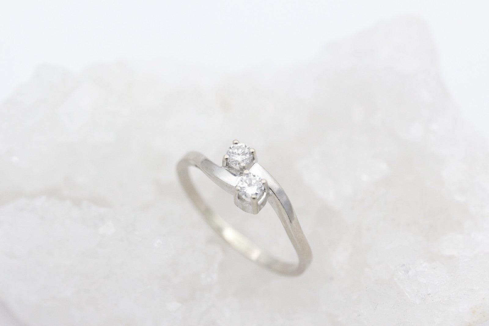 Damen Weißgold Ring aus 585 / 14k Gold mit 2 Brillanten | Gr. 59