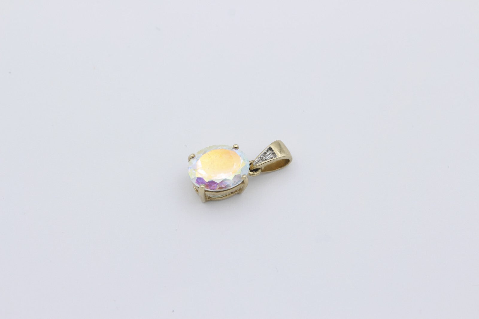 Damen Anhänger aus 375 / 9k Gelbgold mit ein Farbstein & Diamant