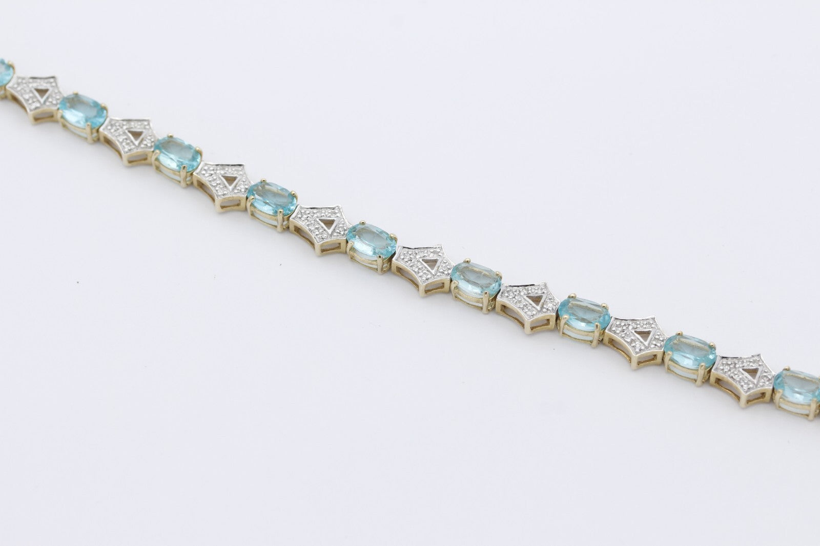 Wunderschöner Juwelen Armband aus 375 / 9k Gelbgold mit Edelsteine & Diamanten