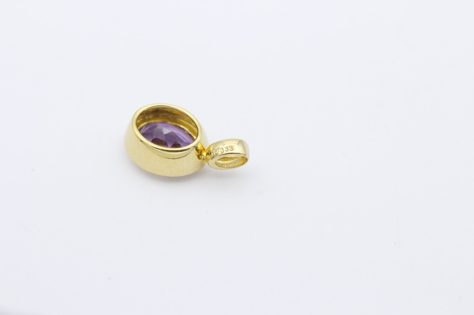 Schöner schlichter Anhänger aus 333 / 8 Karat Gelbgold mit ein Amethyst