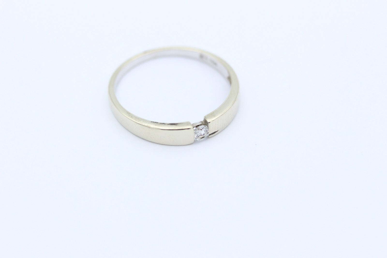 Schöner Solitär Damen Spannring aus 585 / 14K Weißgold mit ein Diamant 0,08 ct.