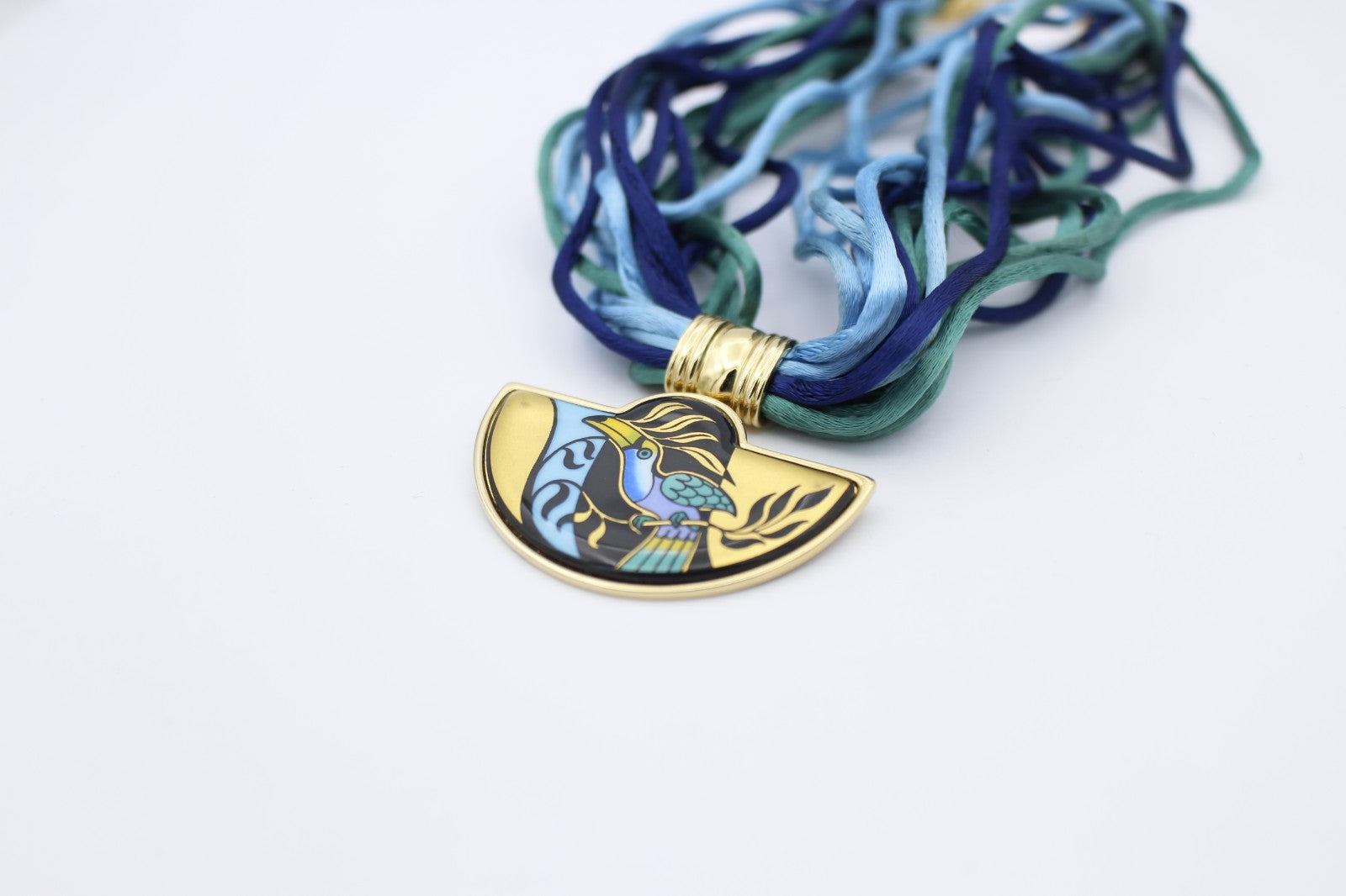 MICHAELA FREY TEAM Kette Collier | Großer Emaille Anhänger Vogel | Seidenkette