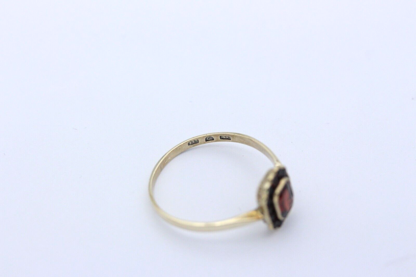 Art-Deco Ring aus 333er / 8K Gelbgold mit Granat Steine | Gr. 62