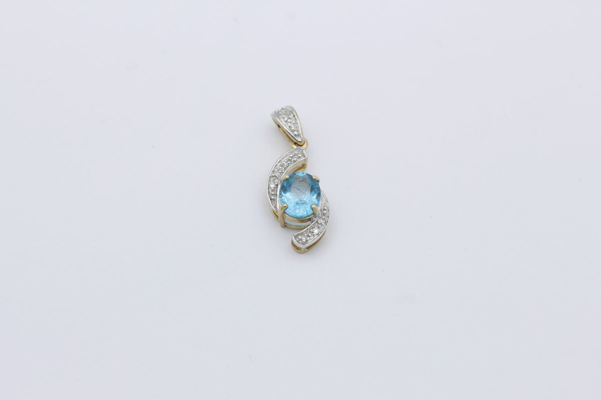 Außergewöhnlicher Juwelen Anhänger 375 / 9k Gelbgold mit ein Edelstein&Diamanten