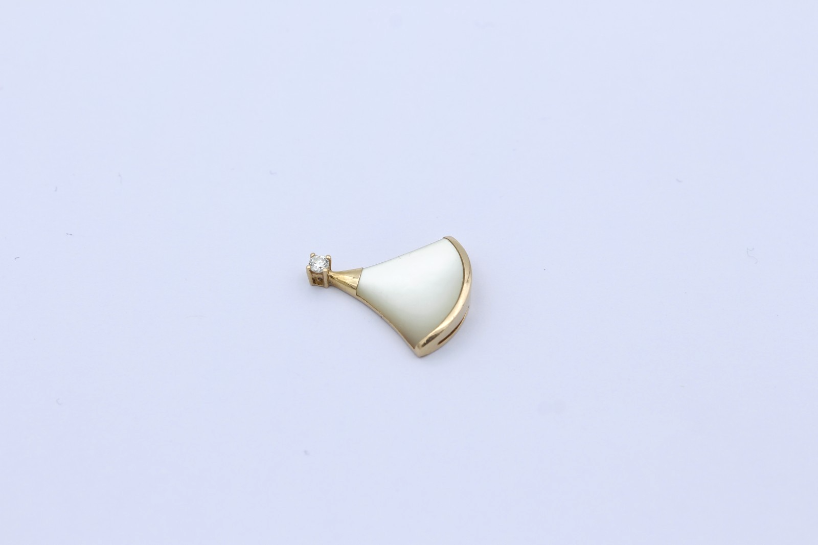 750 Gold Anhänger mit Perlmutt & Brillant – 18K Gelbgold