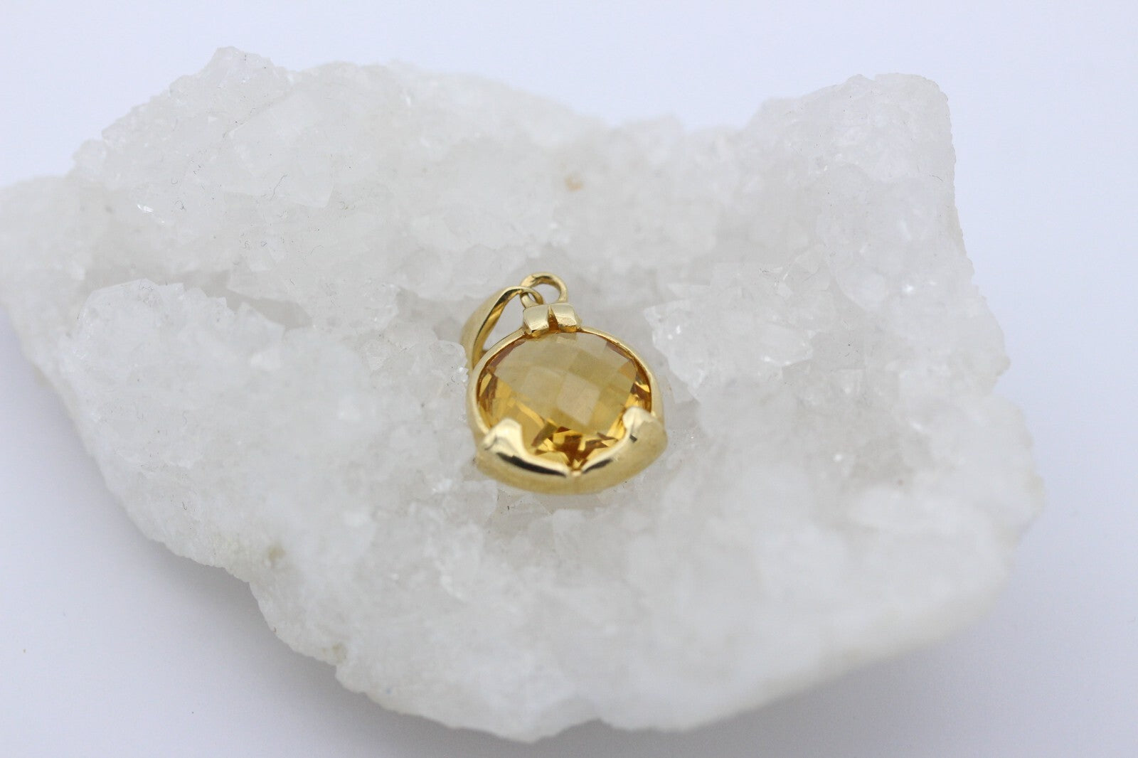 Schöner Anhänger aus 585 / 14K Gelbgold mit ein Citrin Edelstein