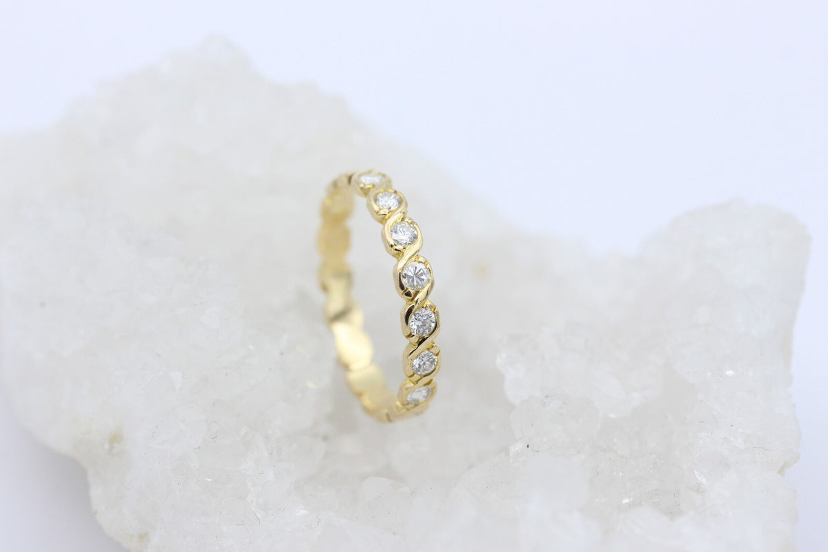 Wunderschöner Damen Ring Halb Memory aus 750 / 18K Gelbgold mit Brillanten