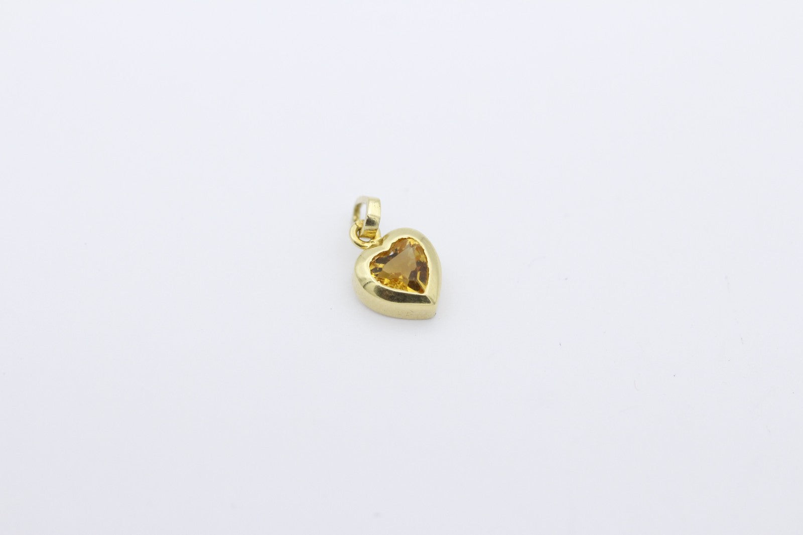 Schöner Herz Anhänger aus 750 / 18k Gelbgold mit ein Citrin in Herzform