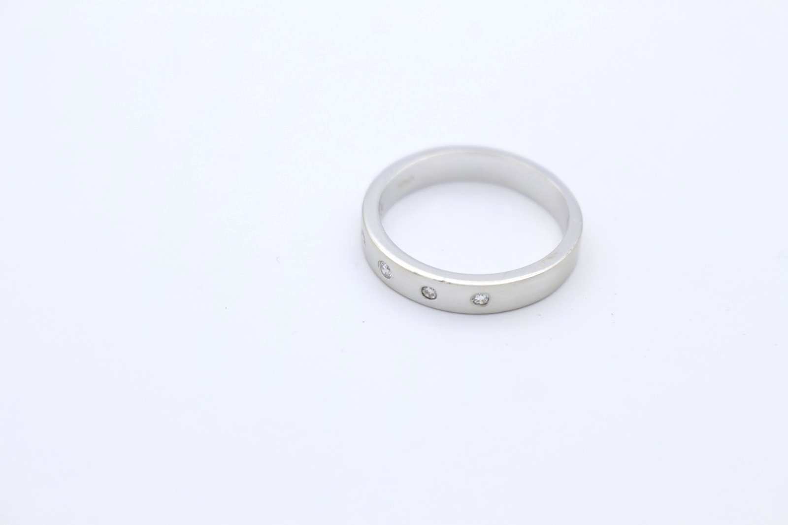 CHRIST Diamantring Matt 585 Weißgold 14 Karat Ring 5 Diamanten Brillanten Gr. 55