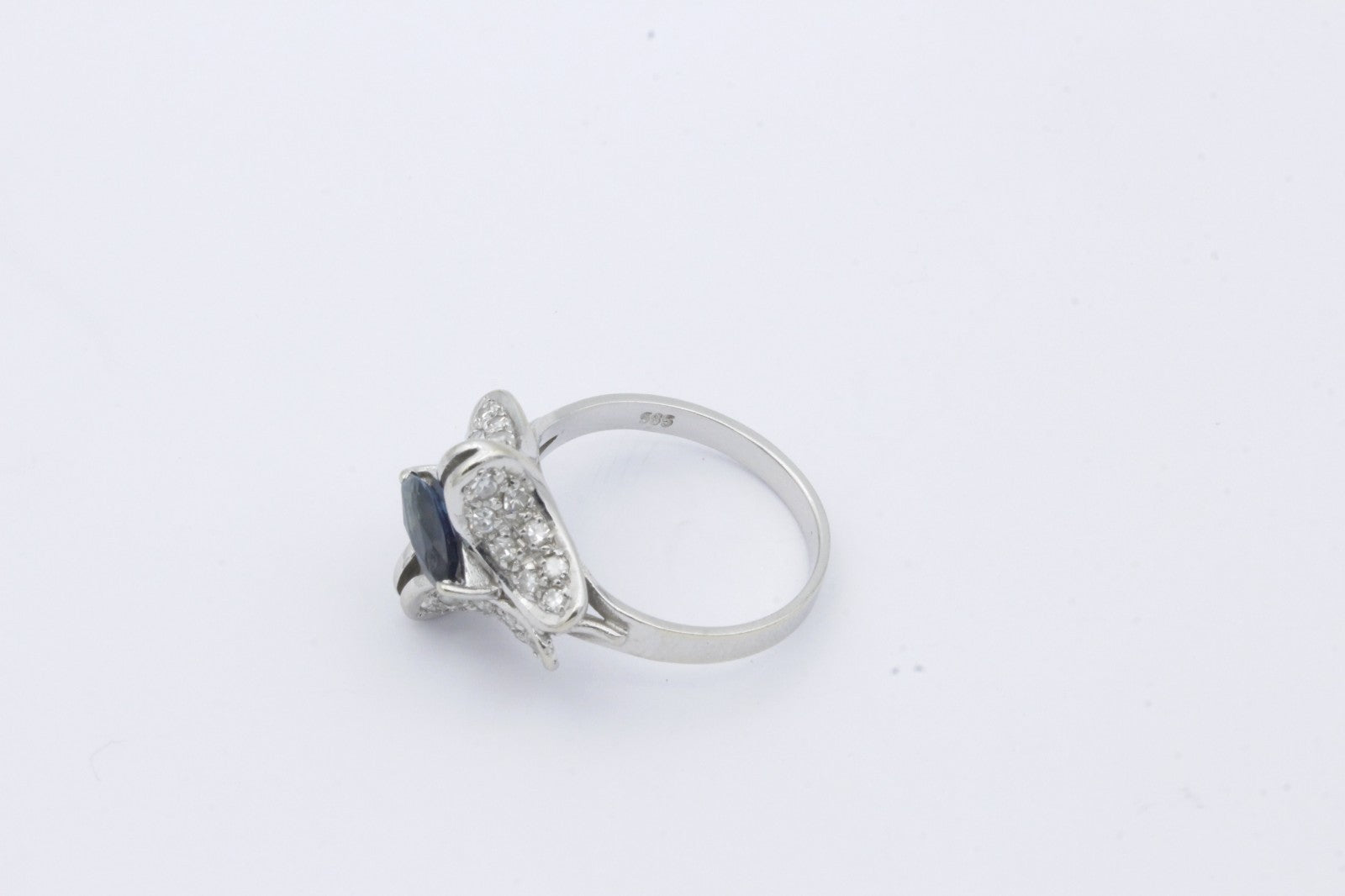 Schöner 585 / 14 Karat Weißgold Ring Saphir Brillanten Schmetterling Damenring