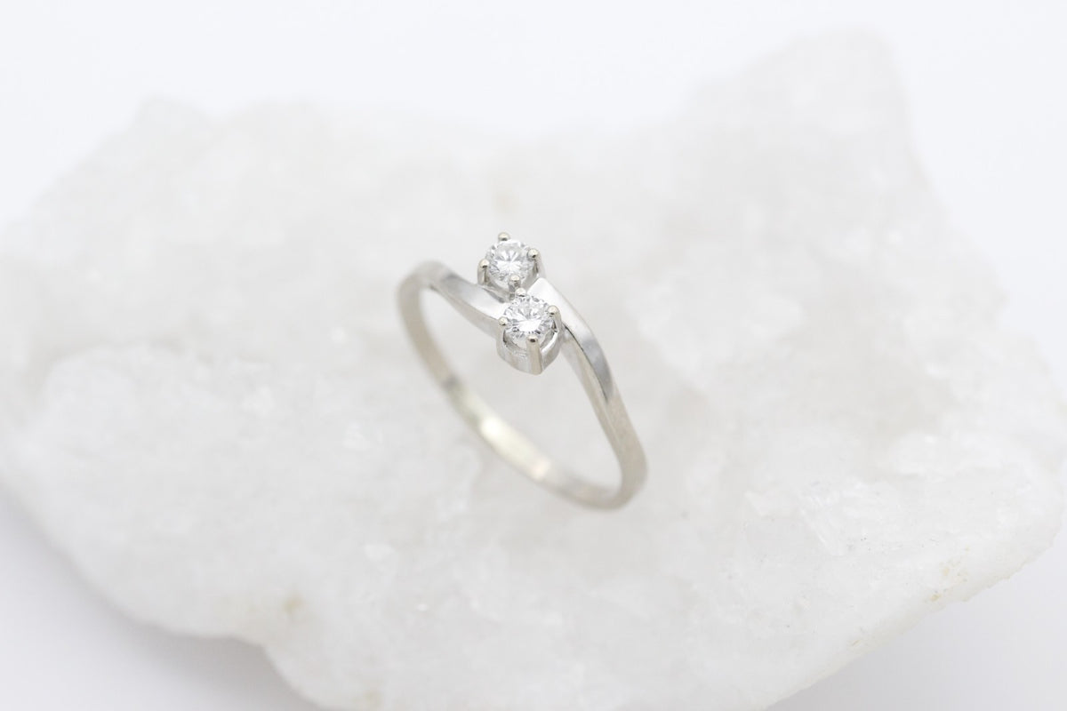 Damen Weißgold Ring aus 585 / 14k Gold mit 2 Brillanten | Gr. 59