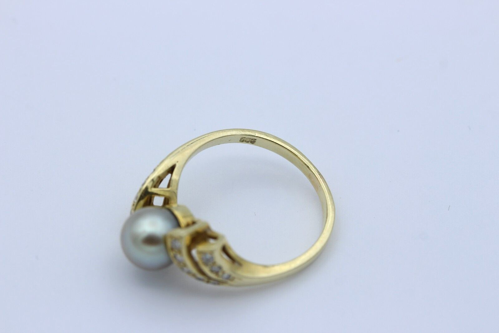 Außergewöhnlicher Damen Ring aus 585 / 14k Gelbgold mit Perle & Diamanten