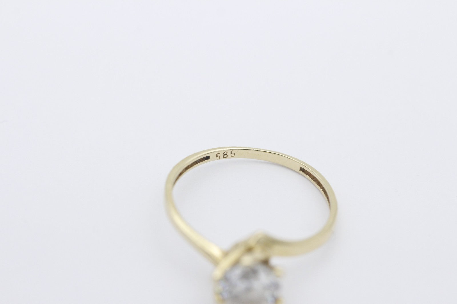 Wunderschöner Solitär Damen Ring aus 585 / 14k Gelbgold mit ein Zirkonia