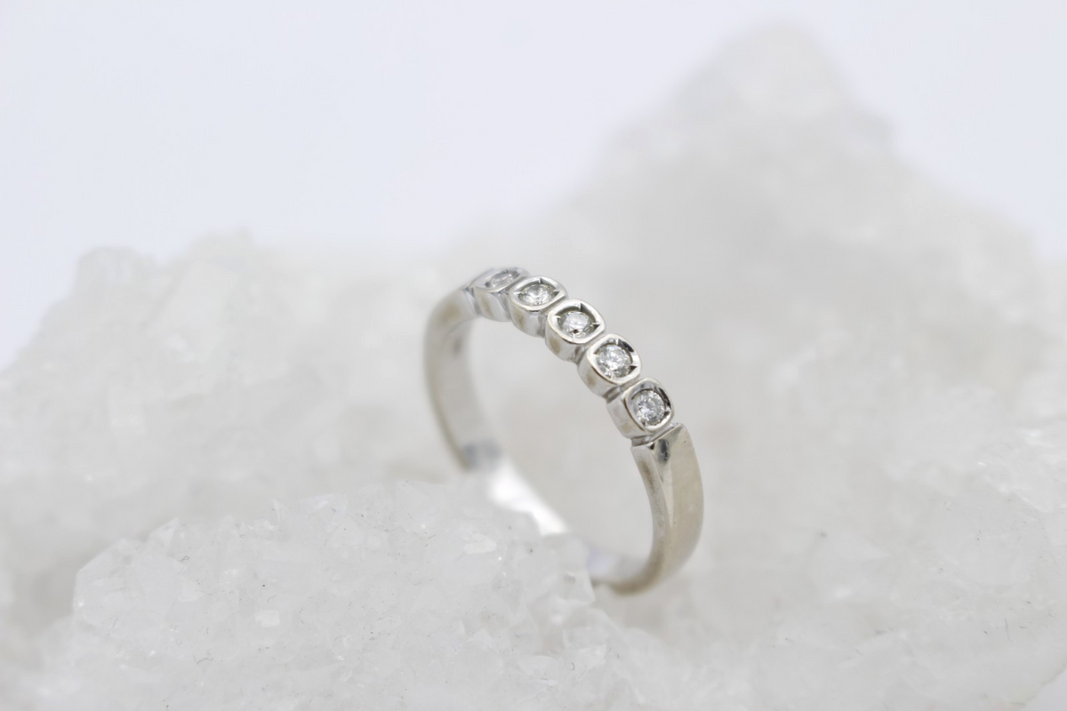 CHRIST Diamantring 585 Weißgold 14 Karat Halb Memoire Ring 5 Diamanten | Gr. 55