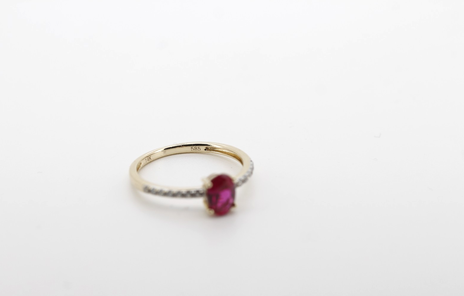 Schöner 585er 14K Goldring mit ovalem Rubin und Zirkonia Edelsteine Gr. 54