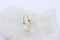 Zarter Solitär Damen Ring aus 585 / 14K Gelbgold mit ein Diamant ca. 0,10 ct.