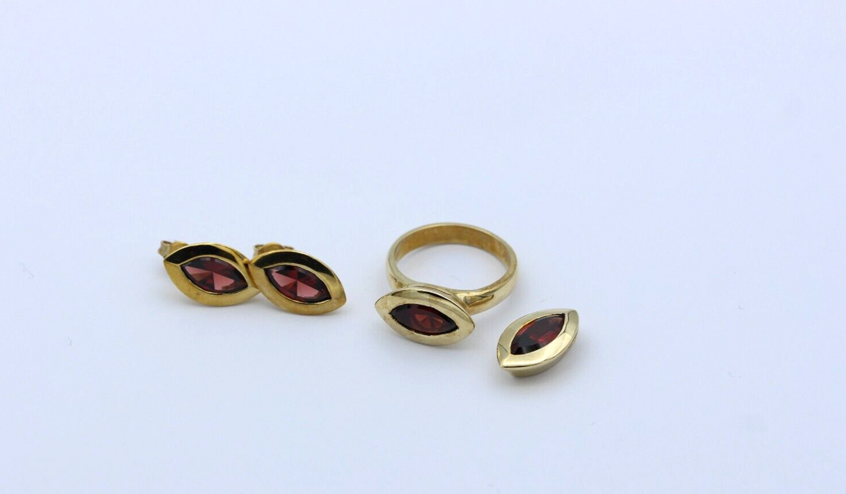 Scala Schmuckset Ring + Ohrstecker + Anhänger 9 Karat 375 Gelbgold mit Granat