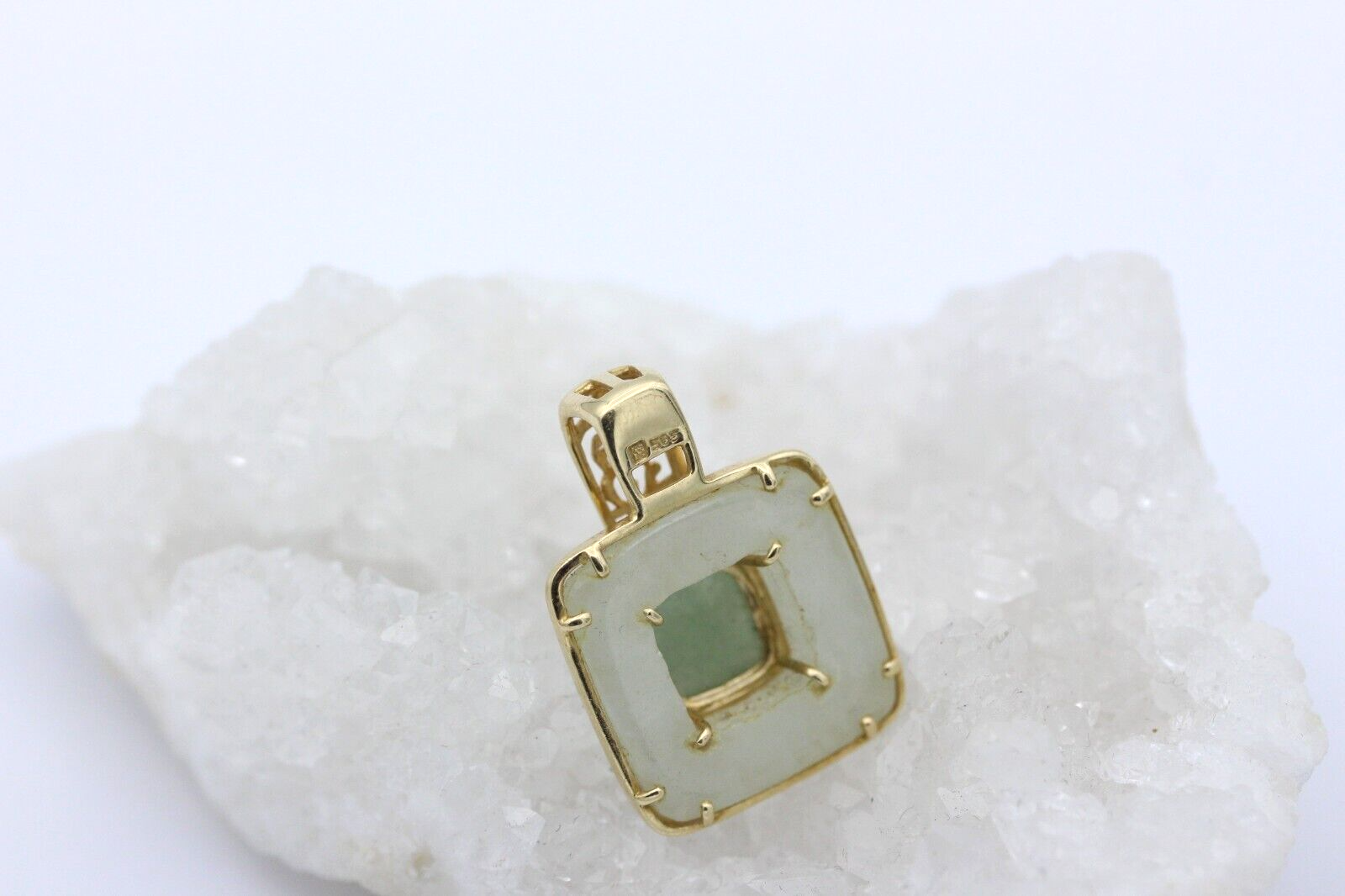 Außergewöhnlicher Anhänger aus 585 / 14K Gelbgold mit Jade und Mondstein