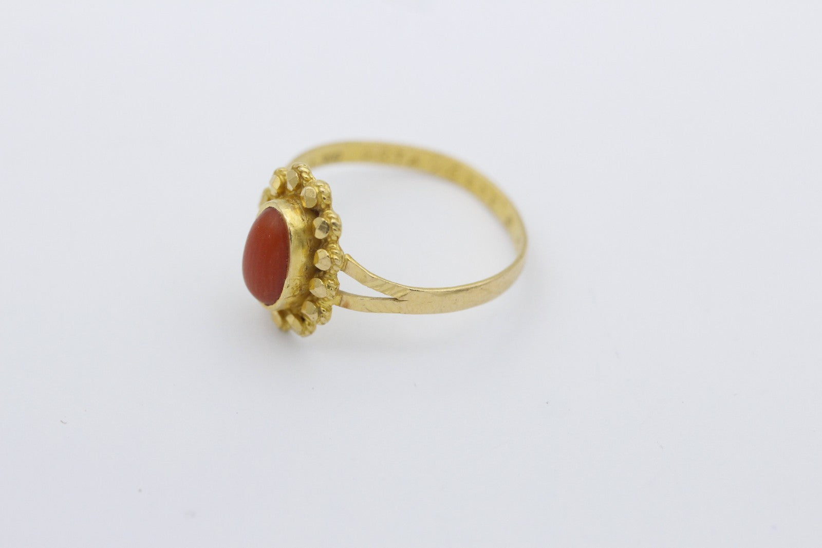 Korallen Damen Ring aus 916 / 22k Gelbgold mit eine Koralle | Gr. 56