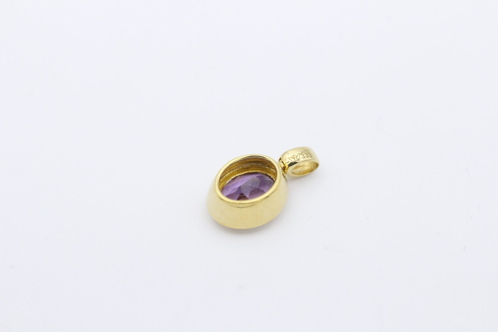 Schöner schlichter Anhänger aus 333 / 8 Karat Gelbgold mit ein Amethyst