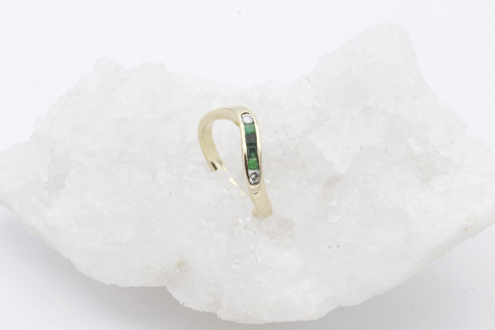 585 / 14 Karat Gelbgold Damen Ring Smaragd & Brillanten moderner Design | Gr. 50