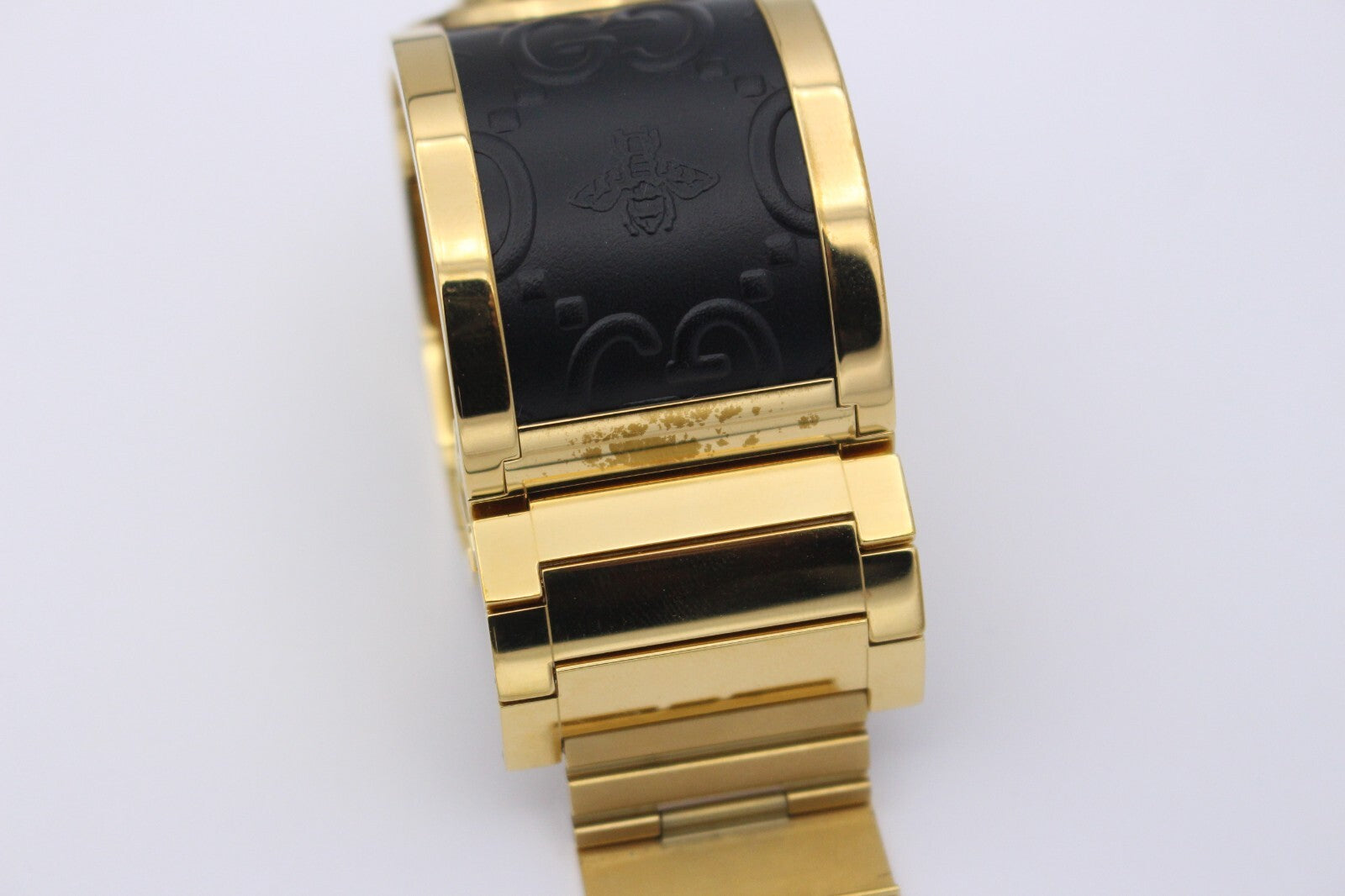 Gucci Twirl 112 breiter Armreif Damenuhr Edelstahl Vergoldet