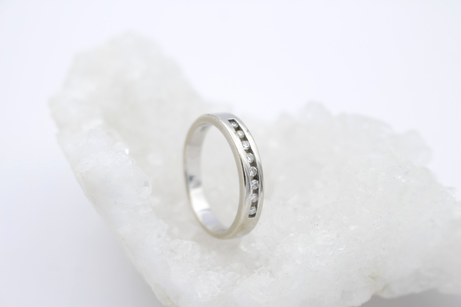 CHRIST Diamantring 585 Weißgold 14 Karat Halb Memoire Ring 8 Diamanten | Gr. 56