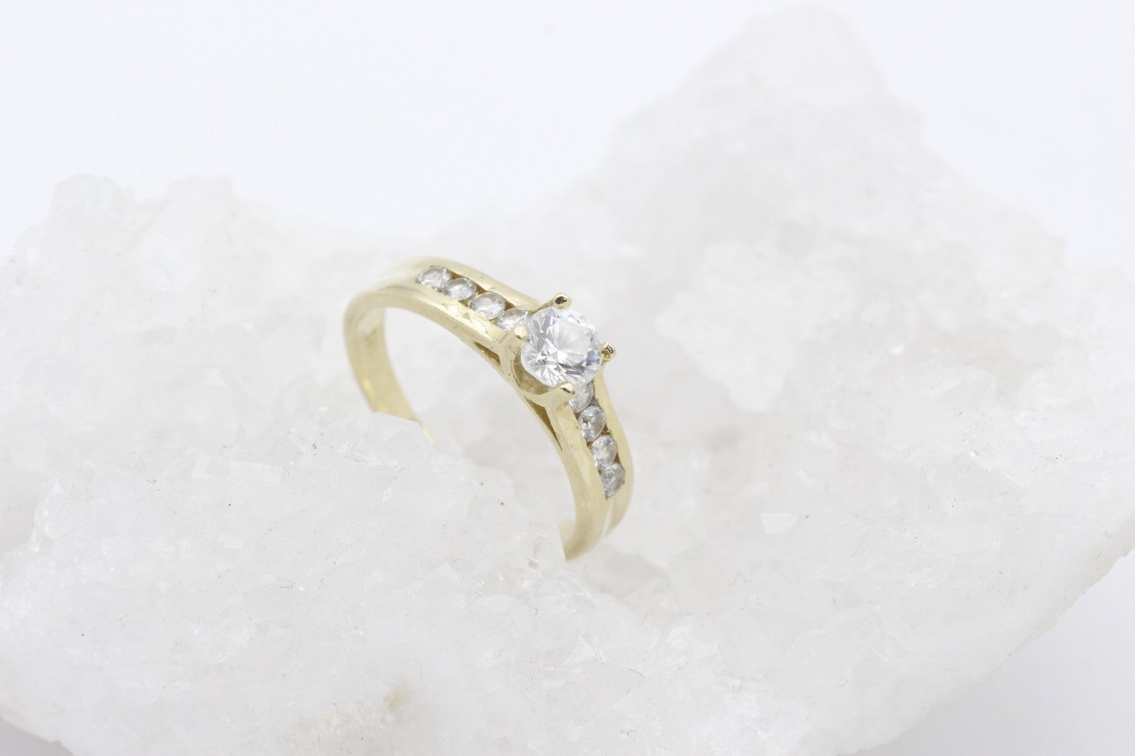 Schöner Damen 585er / 14 Karat Goldring mit Zirkonia – Elegantes Design