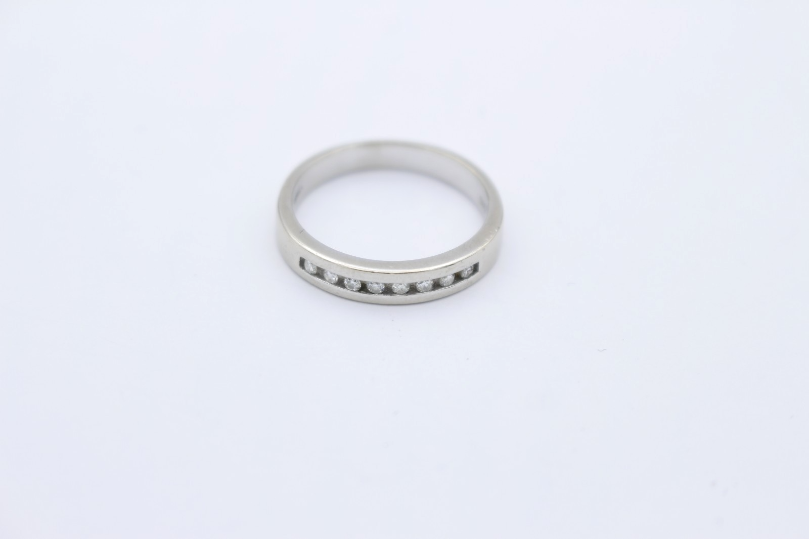 CHRIST Diamantring 585 Weißgold 14 Karat Halb Memoire Ring 8 Diamanten | Gr. 56
