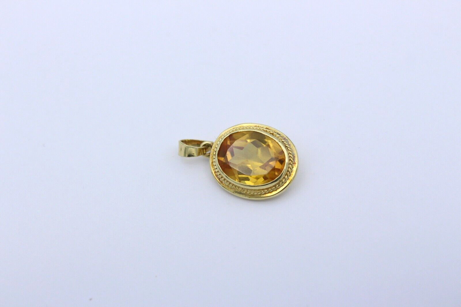 Schöner Anhänger aus 585 / 14K Gelbgold mit ein Citrin Edelstein