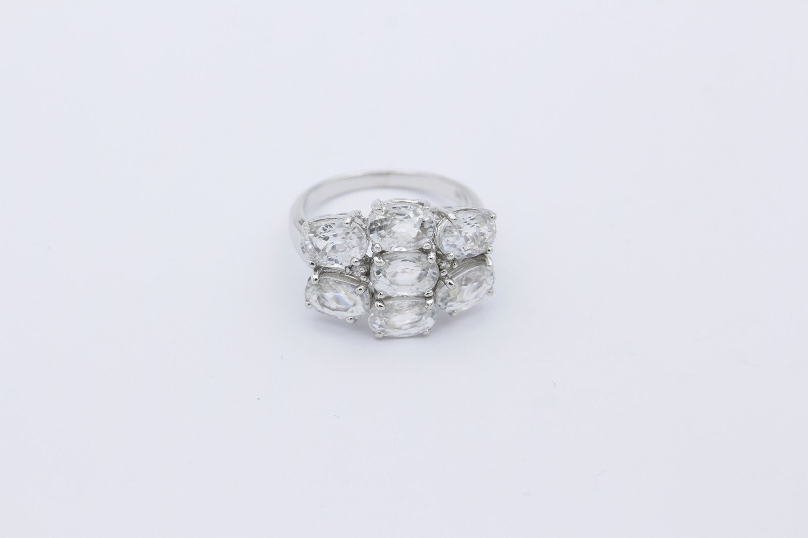 Wunderschöner Damen Ring aus 375/9k Weißgold mit echte Edelsteine & Diamanten