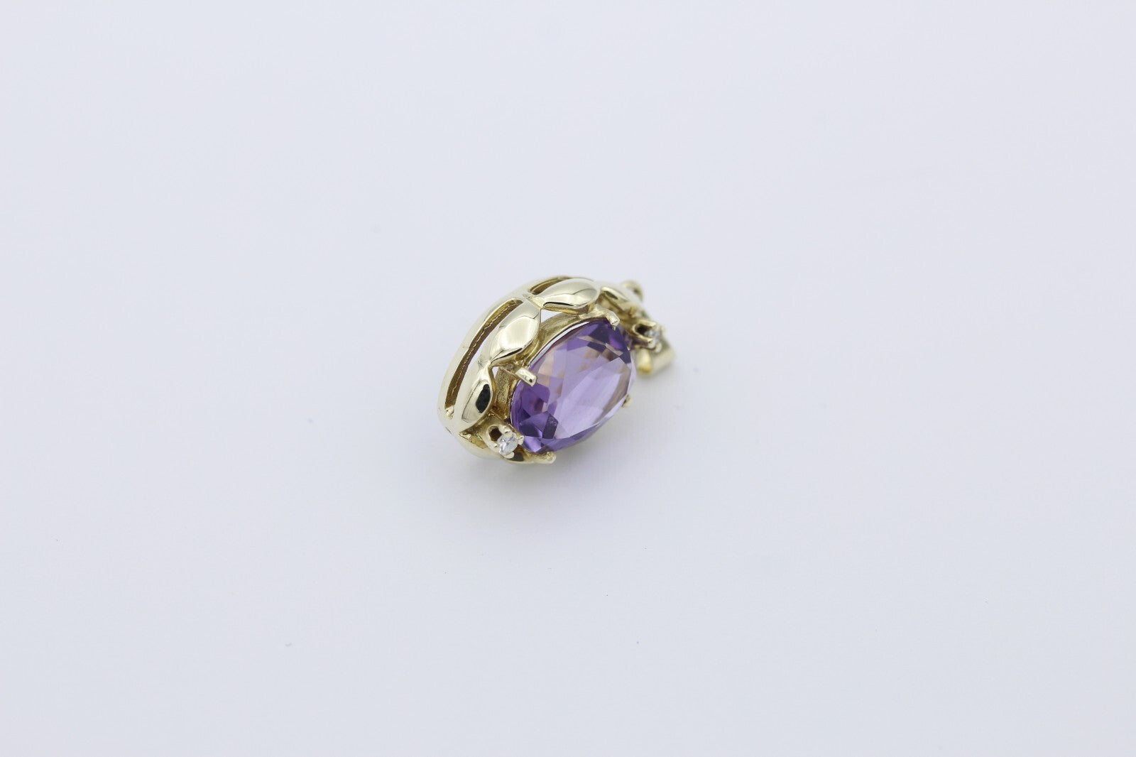 Wunderschöner Anhänger aus 585/14k Gelbgold mit 1 Amethyst & 2 Diamanten