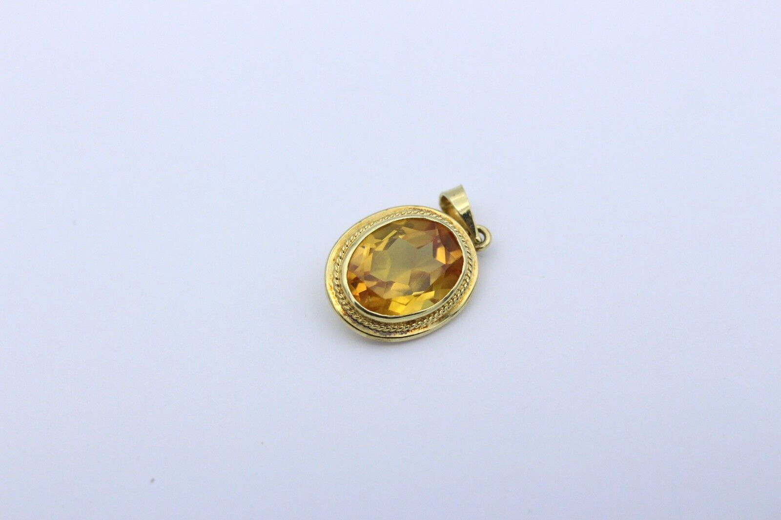 Schöner Anhänger aus 585 / 14K Gelbgold mit ein Citrin Edelstein