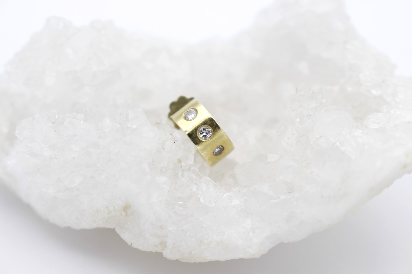 Einzelner massiver Ohrstecker 585 Gold mit Brillanten | 14K Creole Unisex